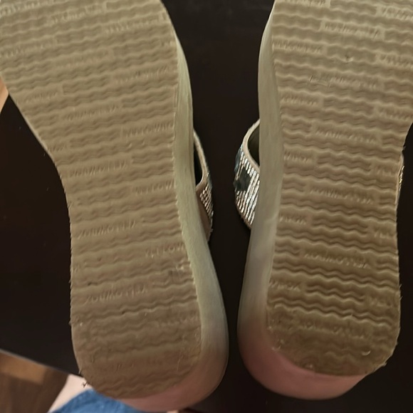 Yellow Box Embellished Rhinestones Wedge Tan Sandals SZ 8.5M - Picture 6 of 8